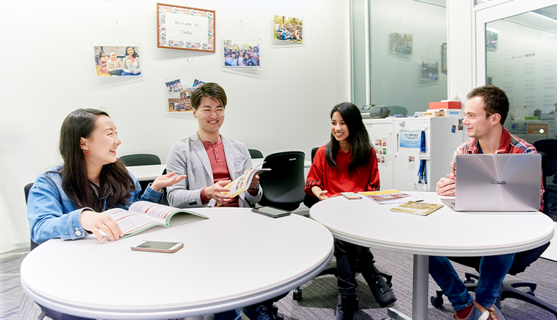 网投app网站登录线路 湊がジュースを渡し、後日お礼として慎太郎がまさかの手作りクッキーを持って来たところから交流が始まり、すぐに「湊さん」「シン」と呼び合う仲に