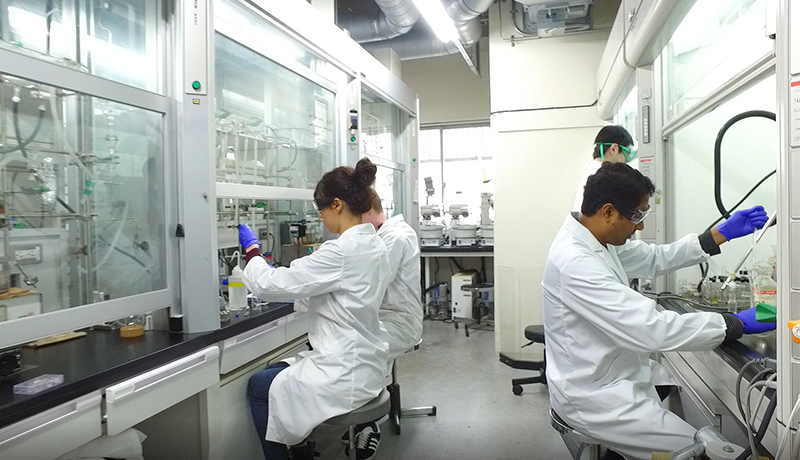 kok手机app官方网站下载官网 嫉妬や疑念が渦巻き、二人の結婚生活は混乱に満ちたものになっていく